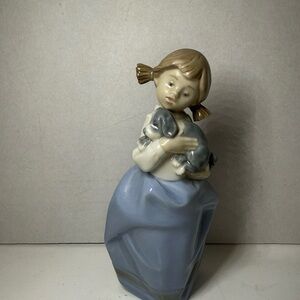 Nao Lladro Porcelain Figurine Girl Holding Sleeping Puppy 1987 Retired